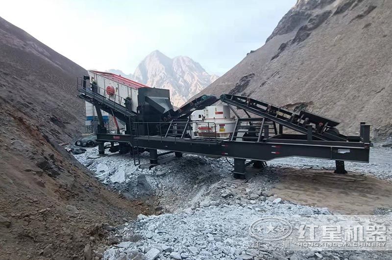 山西客戶移動制砂機工作現(xiàn)場