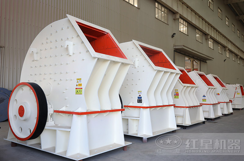 PCZ重錘式破碎機進料口大，石料可一次破碎成型