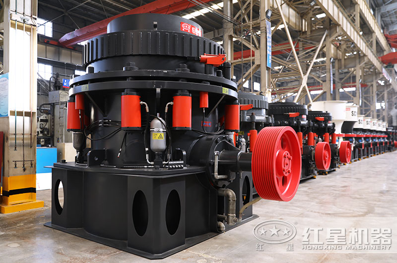 時(shí)產(chǎn)200噸圓錐破碎機(jī)圖片