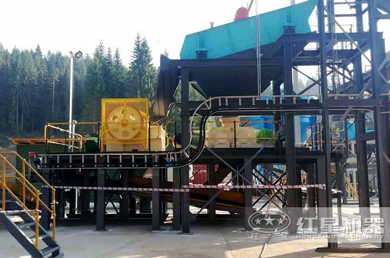 2PG1560對(duì)輥式破碎機(jī)處理煤塊現(xiàn)場