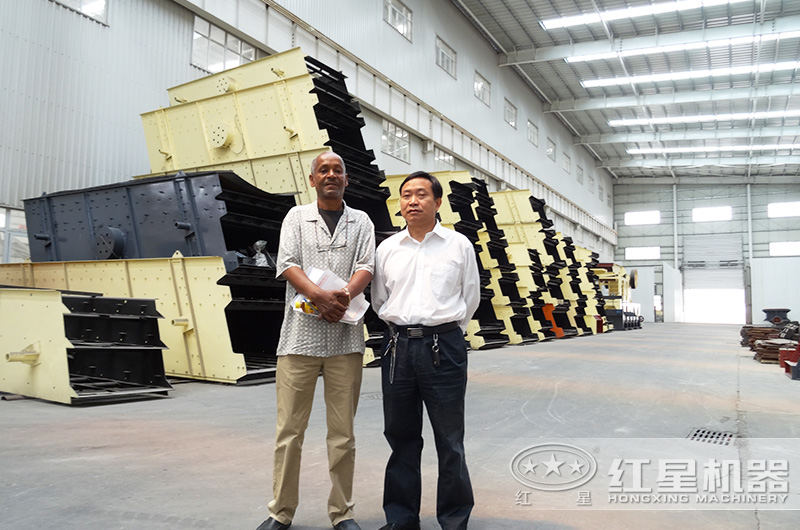 振動(dòng)篩選購客戶留影