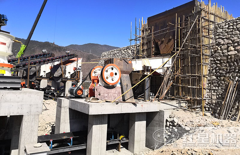 石子破碎機(jī)一臺(tái)多少錢？時(shí)產(chǎn)量100噸左右