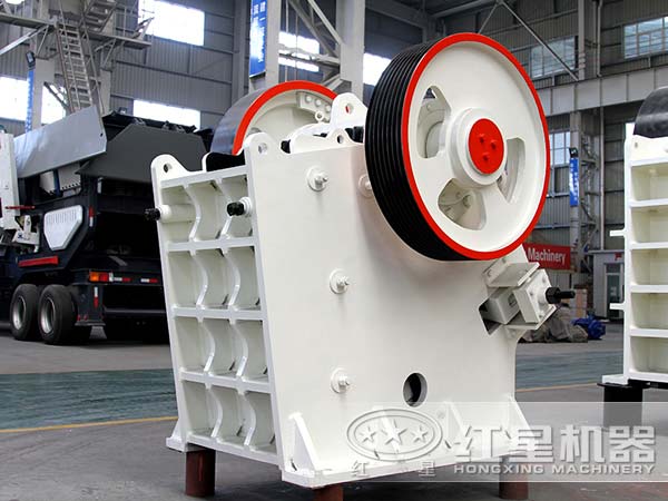 46鄂式碎石機(jī)一臺(tái)多少錢？預(yù)期產(chǎn)值可達(dá)多少噸？