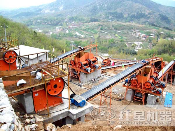 鄂式破碎機投產(chǎn)現(xiàn)場