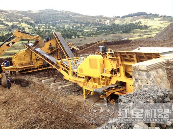 建筑垃圾移動(dòng)破碎站作業(yè)客戶現(xiàn)場