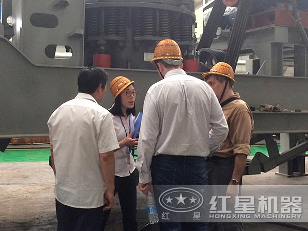 河北時(shí)產(chǎn)100方石料移動破碎機(jī)多少錢一臺，能出多大料？