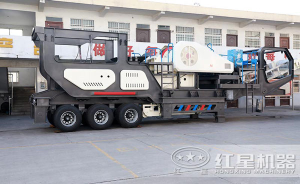 時(shí)產(chǎn)200噸移動(dòng)碎石破碎機(jī)多少錢一臺(tái)（附現(xiàn)場(chǎng)視頻）