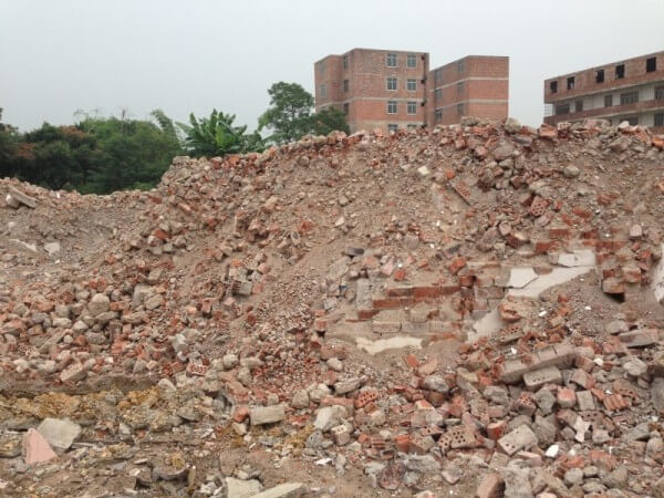 破碎磚渣用什么機(jī)械？建議使用錘式粉碎機(jī)