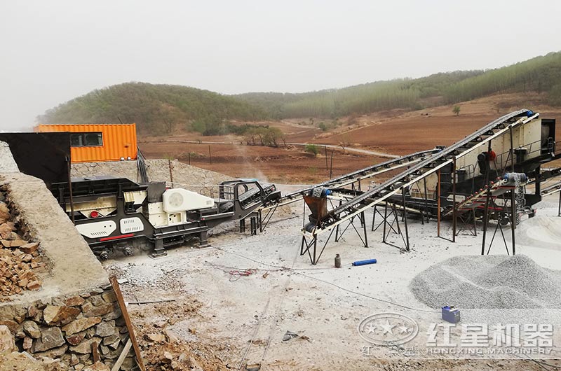 移動(dòng)破碎工作站加工青石現(xiàn)場(chǎng)