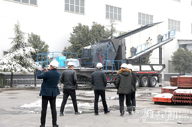 客戶來(lái)廠參觀設(shè)備