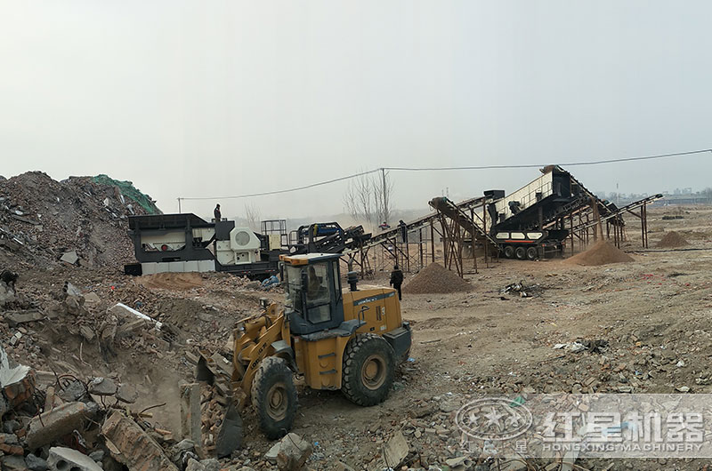 移動碎沙機(jī)作業(yè)客戶現(xiàn)場
