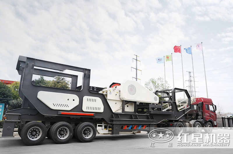 這臺(tái)環(huán)保移動(dòng)工地一體式砂石粉碎制砂機(jī)用著真省錢(qián)