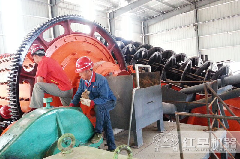 紅星技術(shù)工人在指導用戶與其它設備合理安裝