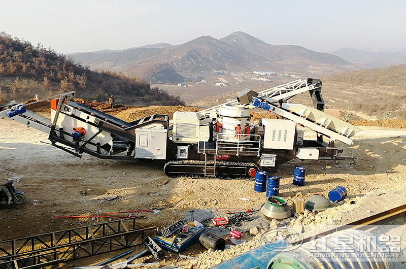履帶移動(dòng)式石子破碎機(jī)怎么樣？紅星帶您走進(jìn)山東煙臺(tái)碎石現(xiàn)場(chǎng)親身體驗(yàn)