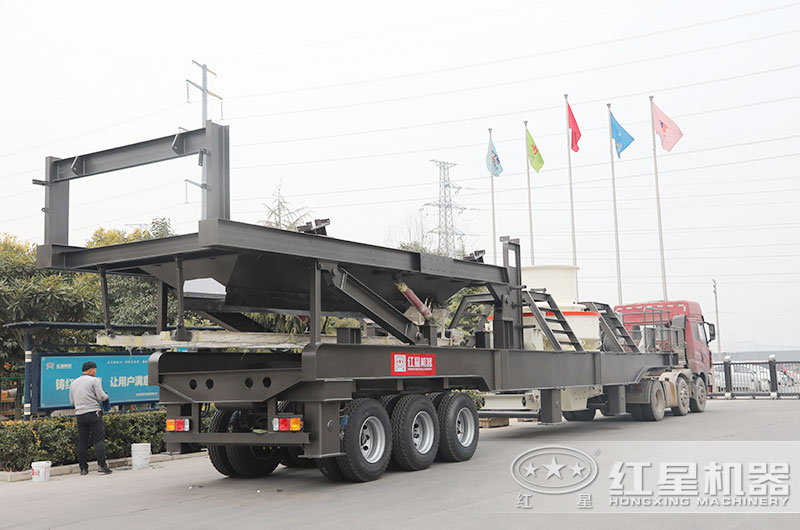 輪胎式移動(dòng)制沙機(jī)一體式掛上車頭就開往現(xiàn)場(chǎng)了