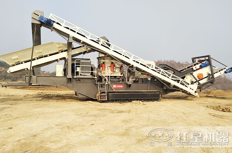 過環(huán)保的高質(zhì)量移動(dòng)破碎設(shè)備已經(jīng)開到破碎現(xiàn)場(chǎng)