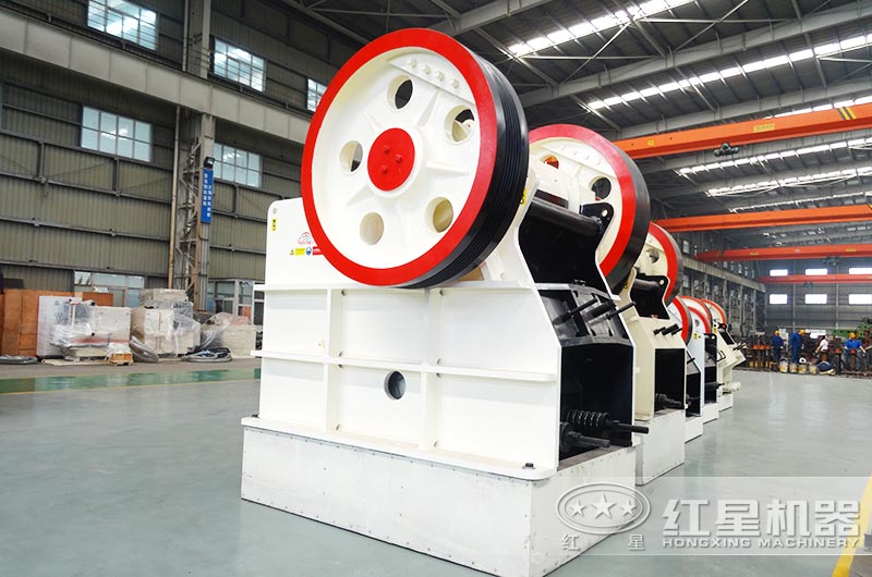 PE900*1200鄂式碎石機(jī)產(chǎn)量大概多少？能破碎水泥塊嗎？