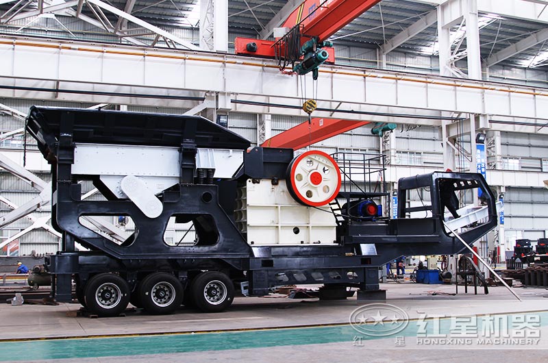 一部可用于混凝土塊破碎的40-50噸車載移動式磕石機(jī)多少錢