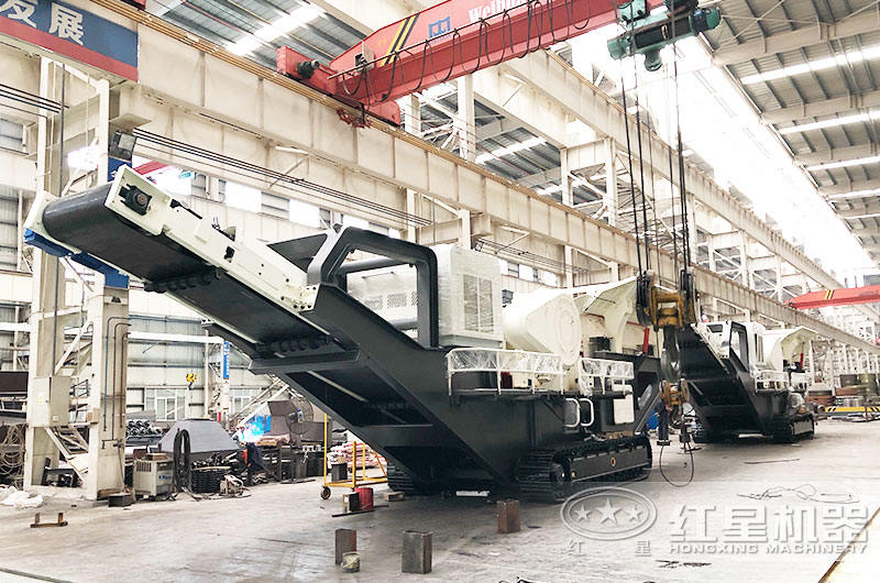 小型移動(dòng)碎石機(jī)生產(chǎn)車(chē)間