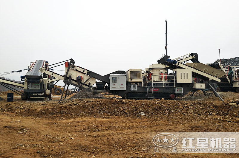 圓錐破移動(dòng)履帶一體式石子破碎機(jī)作業(yè)客戶現(xiàn)場