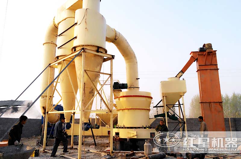 山東重晶石磨粉生產線現(xiàn)場