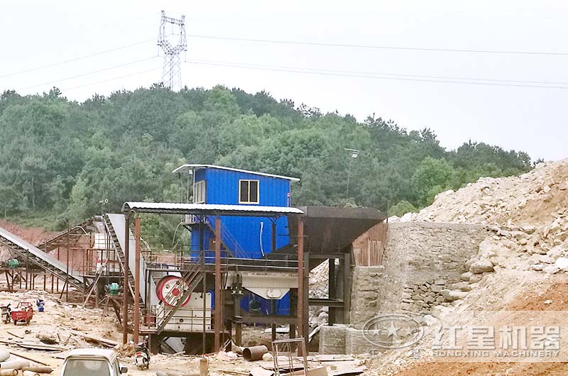 小型石頭破碎機(jī)成套多少錢？（內(nèi)附現(xiàn)場(chǎng)生產(chǎn)視頻）