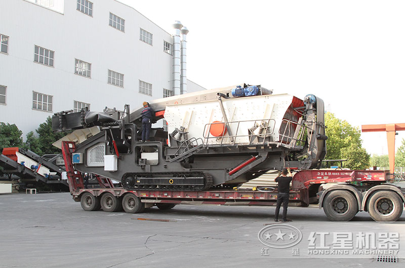 履帶式液壓巖石破碎石頭機裝車發(fā)貨中