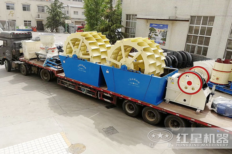 整套水洗沙機設(shè)備裝車以待發(fā)貨中