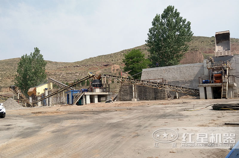 破碎玄武巖用什么機(jī)器好？整條生產(chǎn)線還需要哪些設(shè)備？