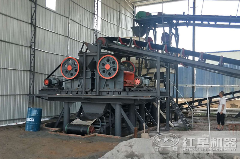 顎式碎裂設(shè)備的顎板有什么作用？宜采用哪種材料制作？