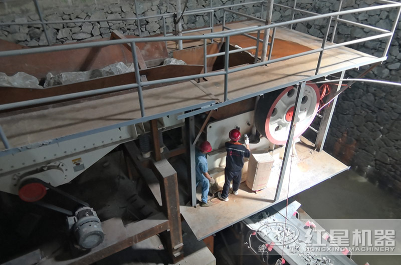 瀝青混凝土用輝綠巖還是玄武巖？鄂式破碎機(jī)碎輝綠巖怎樣？